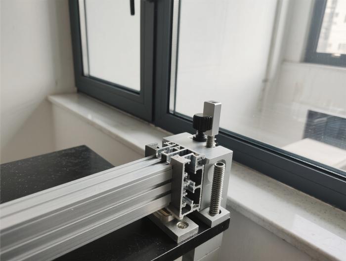 铝合金门窗型材力学性能测试